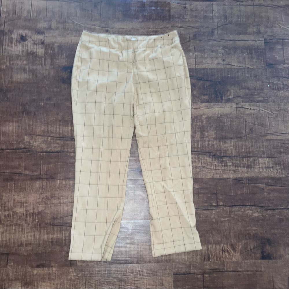 Chic Tan Plaid Geometric New York and Co Trousers